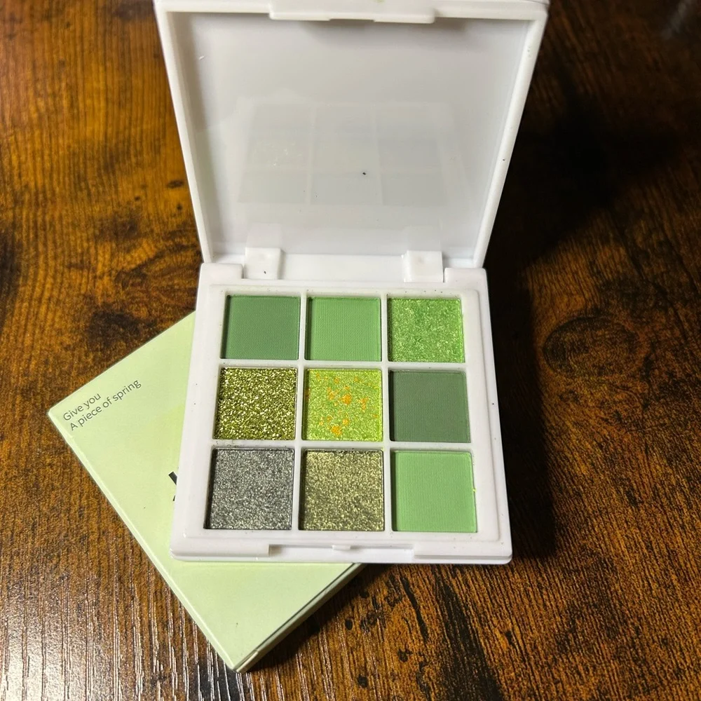 Green Eyeshadow Palette - Picture 5 of 6